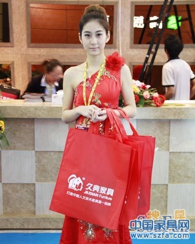 深圳家具展,美女模特7
點擊圖片查看下一頁 深圳家具展,美女模特7