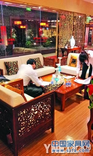 先查“三證”再出手,將成為日后消費紅木家具的標準步驟